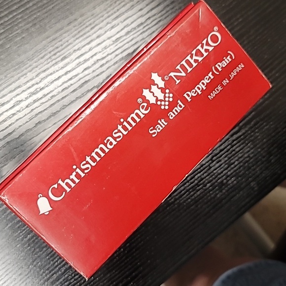 NIKKO CHRISTMAS SALT AND PEPPER SHAKERS WITH BOX. - Picture 7 of 9